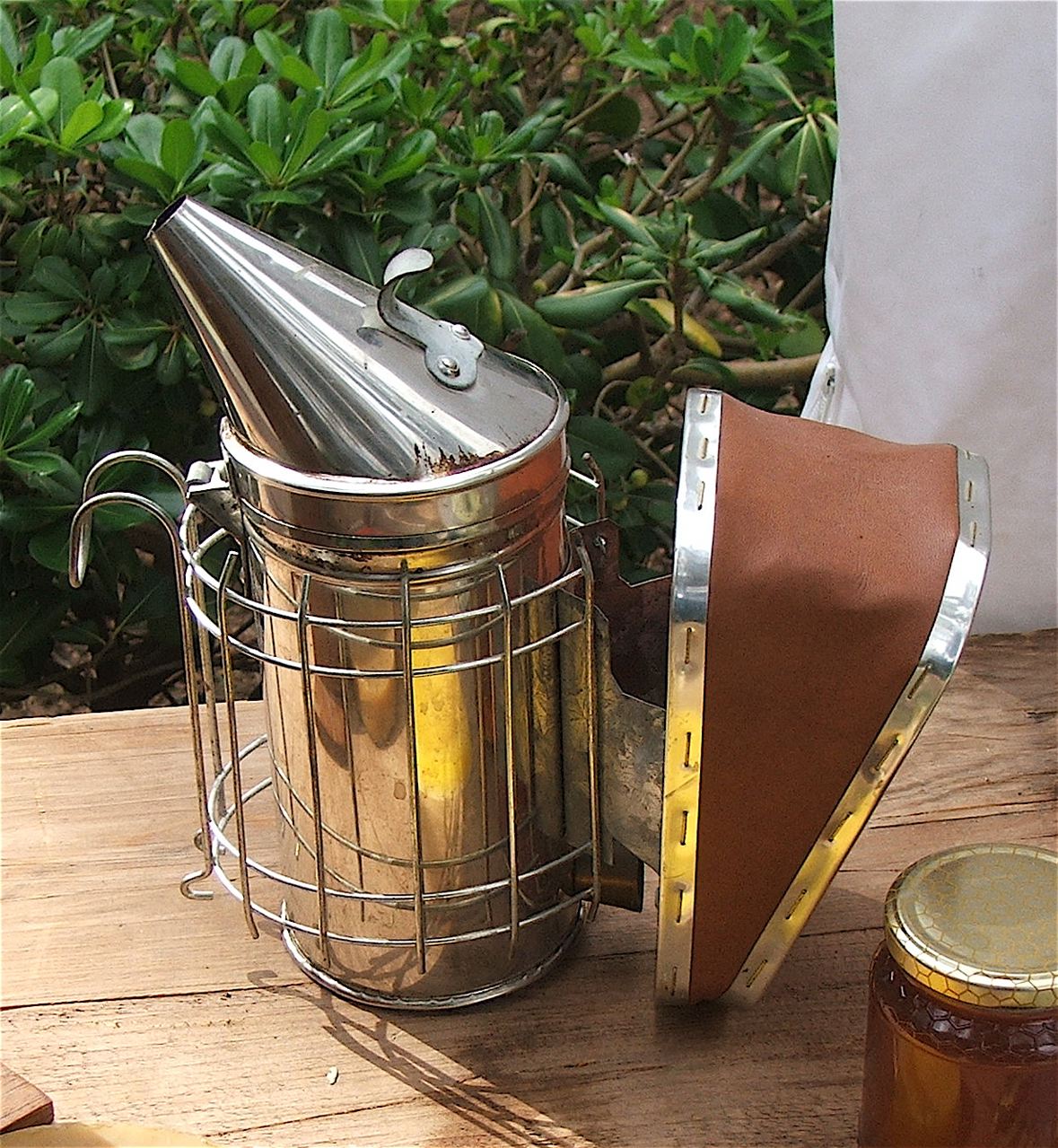 BEE SMOKERS